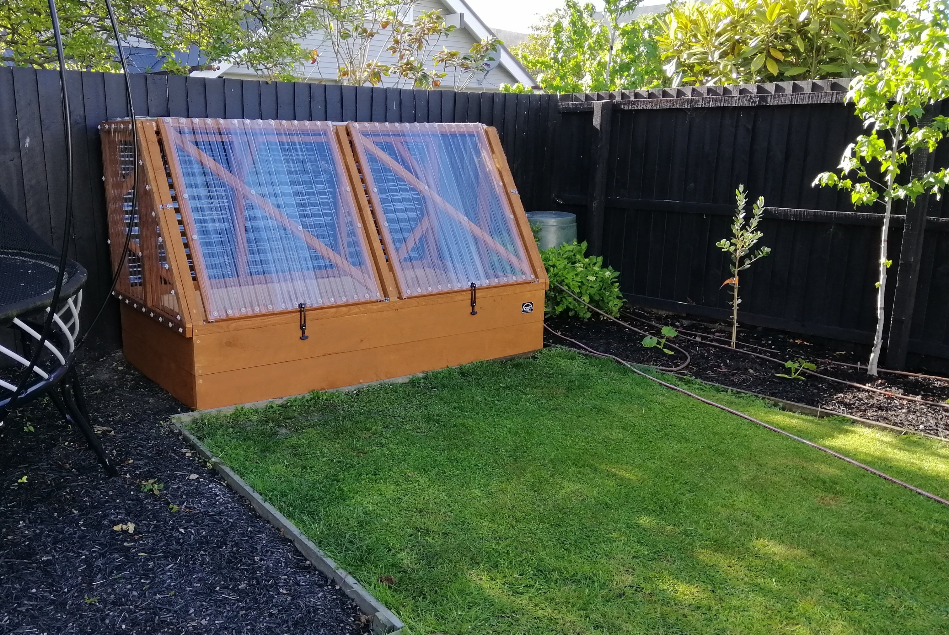 Medium Garden with Canopy